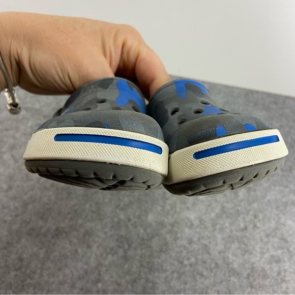CROCS Classic Clog in Blue & Gray Camo Child Size 6/7 - Picture 5 of 7